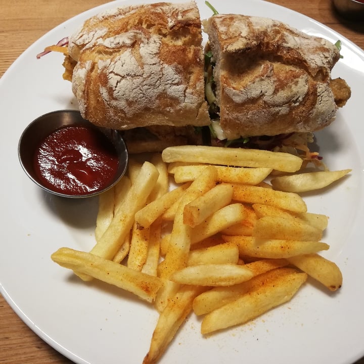 review photo of Knead Buttermilk chicken burger shared by @abidjappie on 07 Feb 2022 - review