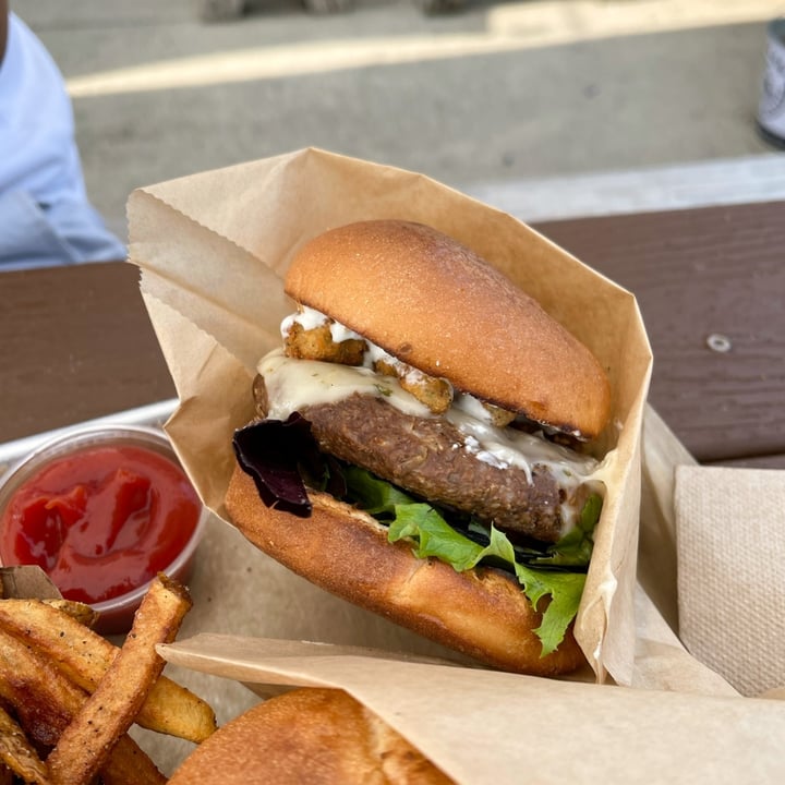 photo of E Burger Stuffed Jalapeño Burger shared by @lizmaselli on  06 Jul 2021 - review