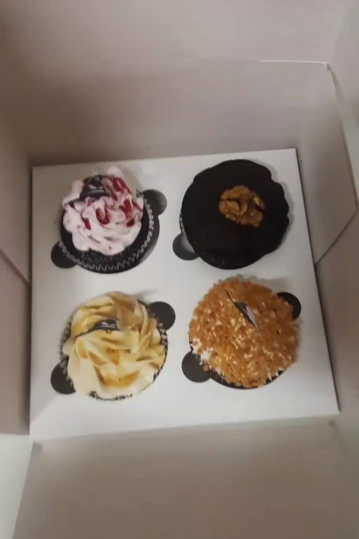 photo of Bohemian Lane Pastelería Vegana Cupcake shared by @lauri on  03 Dec 2019 - review