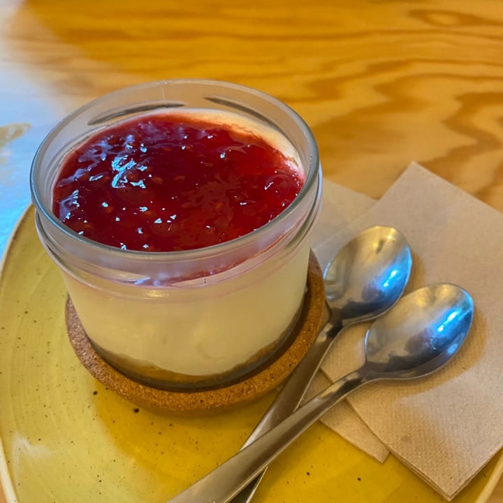 photo of Entre Pedras Café Bar Vegano Cheesecake shared by @martarodriguez13 on  14 Dec 2021 - review