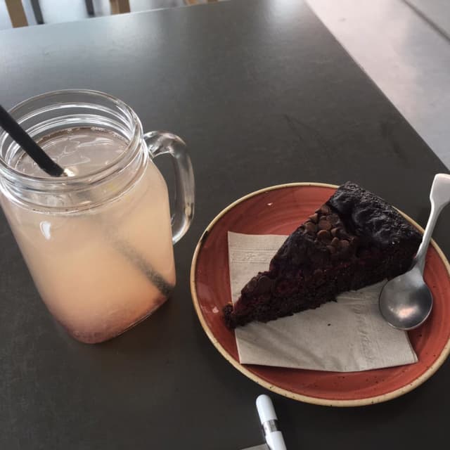 Photo of the dish “Torta vegan cioccolato e limonata ai frutti rossi”