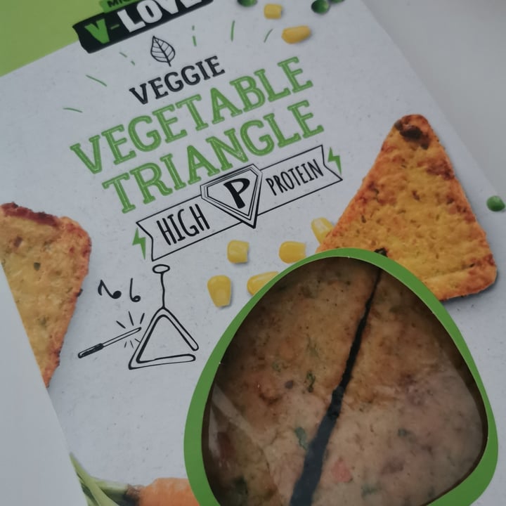 photo of Migros V-Love Vegetable triangle shared by @caihe on  25 Sep 2022 - review