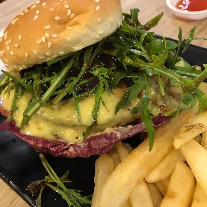 review photo of GreenDot - NEX Fresh Mix Mushroom Burger with Fries (Vegan) shared by @ziggyradiobear on 02 Nov 2019 - review
