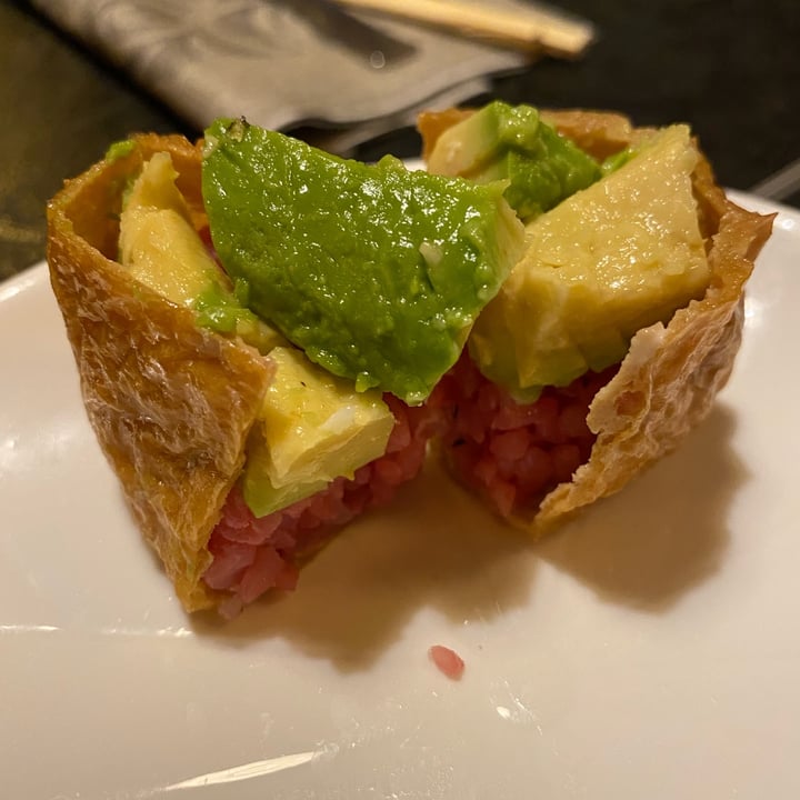 photo of Kyo Restaurant Gunkan tofu e avocado shared by @martinagori97 on  20 Feb 2022 - review