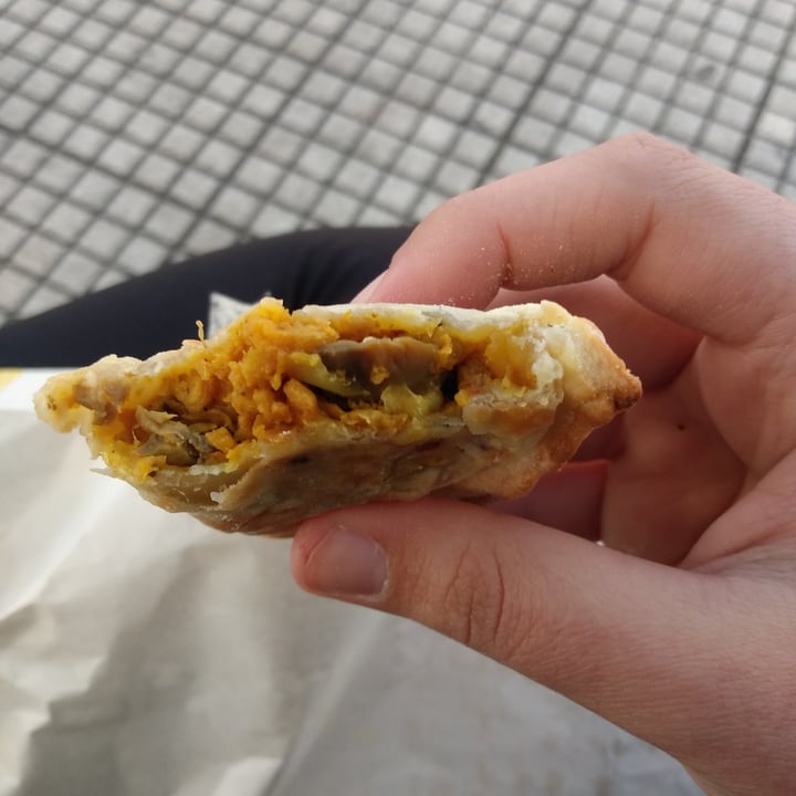 photo of Empanadas de 10 Empanada de pollo vegano shared by @tamara-mascarini on  03 Sep 2021 - review