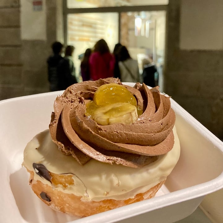 photo of Chök The Chocolate Kitchen Kronut Chocolate De Avellanas Y Plátano shared by @asiayportia on  31 Dec 2021 - review