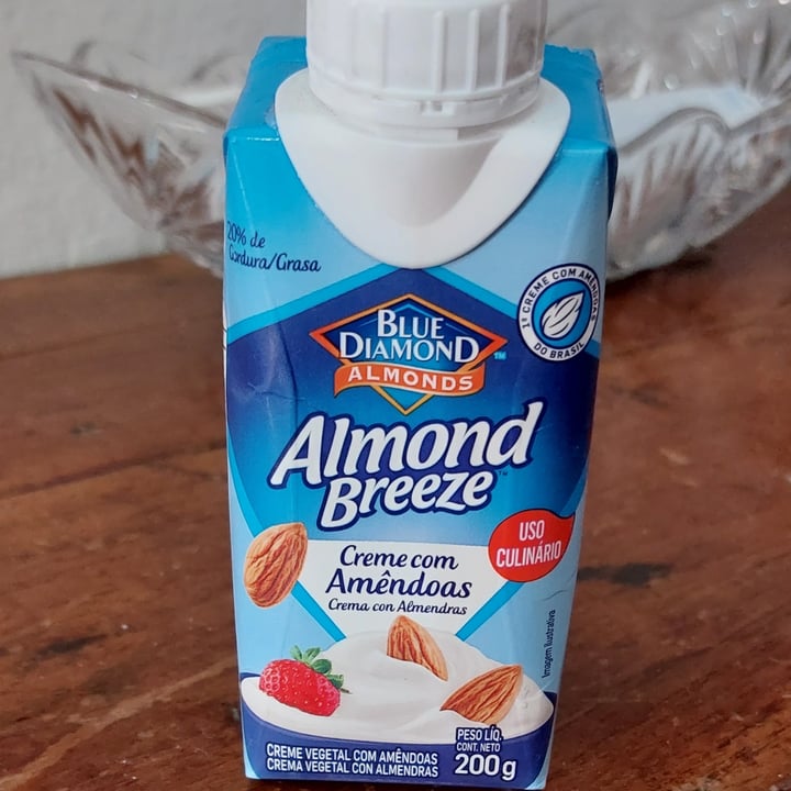 photo of Almond Breeze almond and oat milk shared by @cybellesaffa on  11 Sep 2022 - review