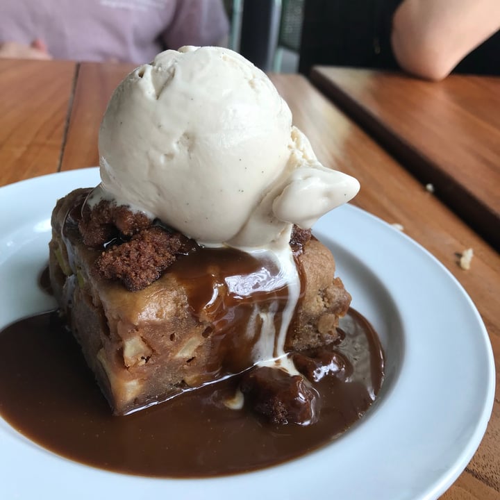 photo of Privé CHIJMES Apple & Cinnamon Blondie shared by @applepancakes on  23 Oct 2020 - review