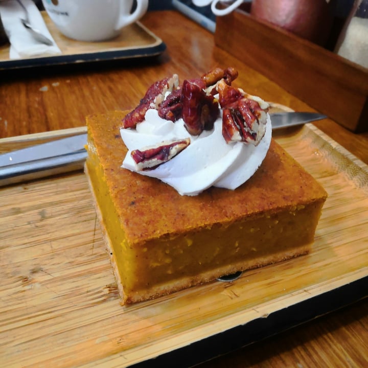 photo of VG Pâtisserie - Pâtisserie Végétale Pumpkin pie shared by @fadfadet on  26 Oct 2021 - review