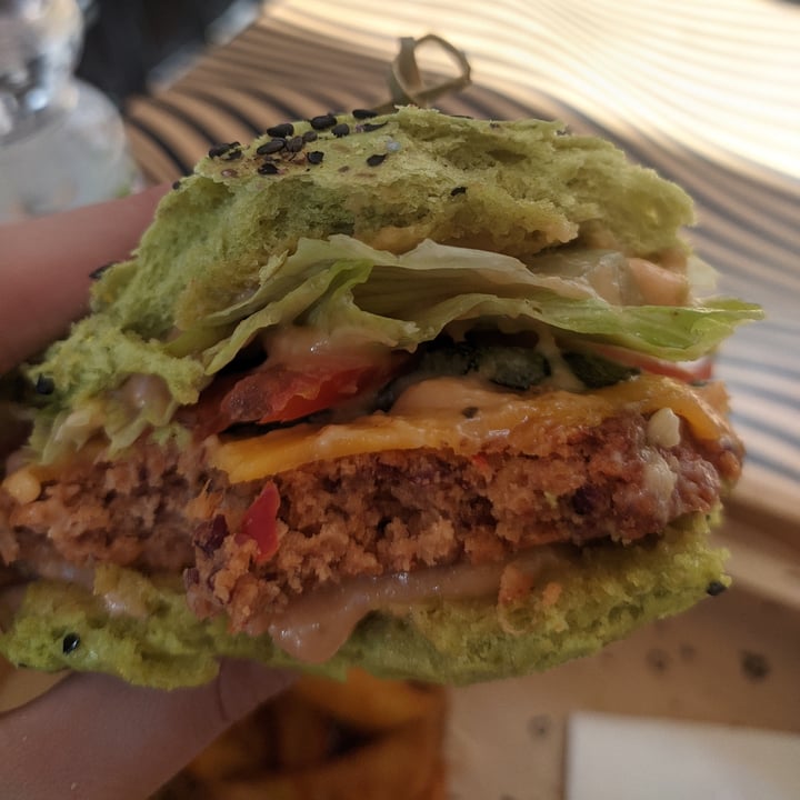 photo of Flower Burger Jungle Burger shared by @bratkart0ffel on  24 May 2022 - review