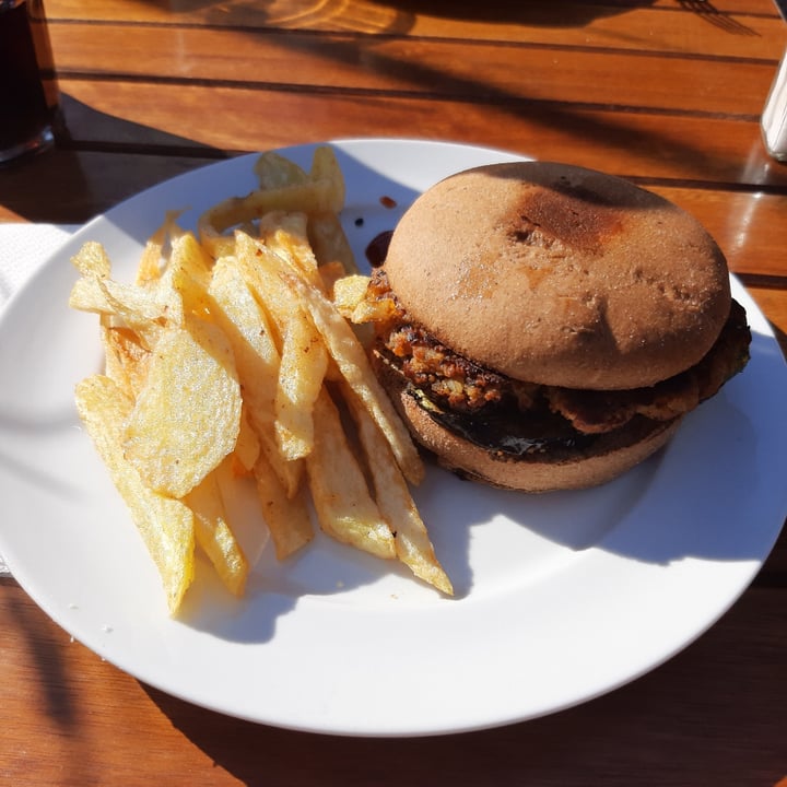 photo of Buen Levar Hamburguesa vegana shared by @romipiqui on  11 Jul 2021 - review