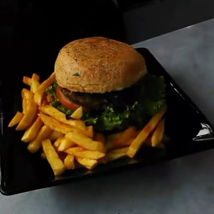review photo of Ozz Burguer Plant Based E Coxinha De Jaca shared by @aveganina on 15 May 2022 - review