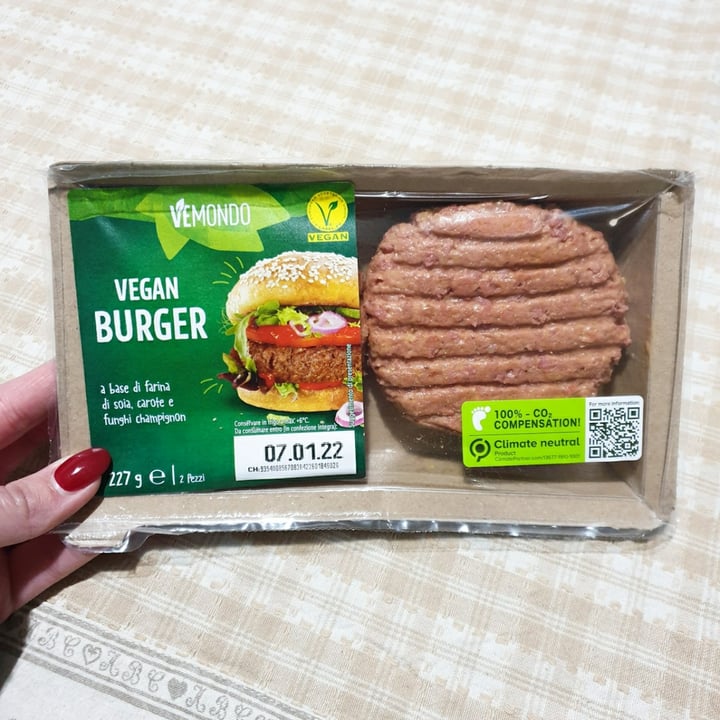 review photo of Vemondo Vegan Burger a base di farina di soia, carote e funghi champignon shared by @disperancione on 07 Jan 2022 - review