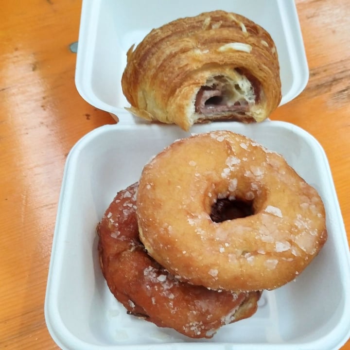 photo of Vegacelona - Tienda vegana Croissant Y Donuts shared by @cristinaroes on  24 Oct 2019 - review