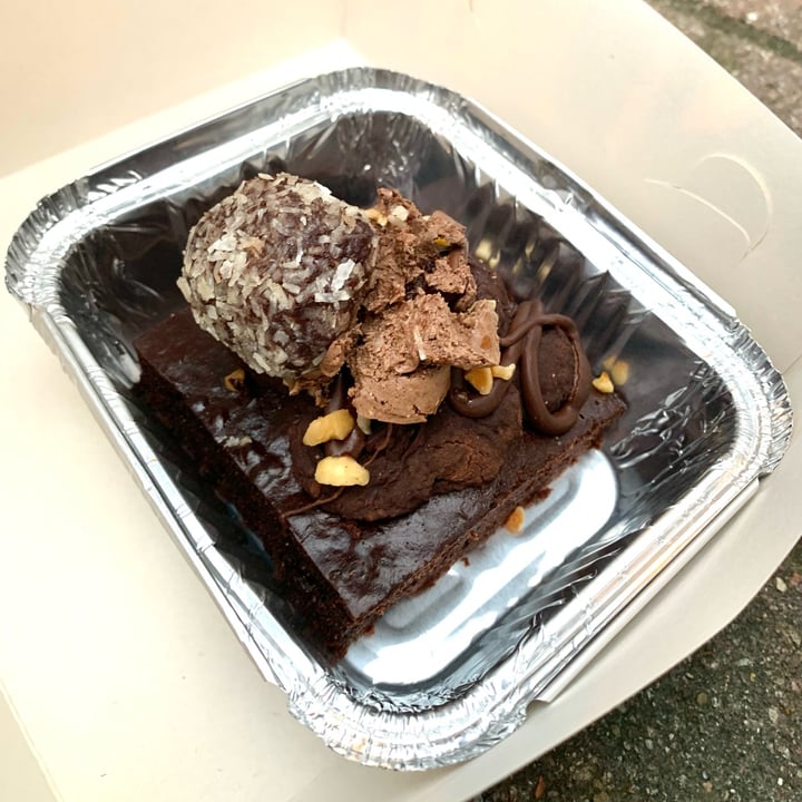 photo of VEGAN SWEET TOOTH London Chocolate And Veghella (Vegan Nutella) shared by @vegpledge on  14 Nov 2021 - review
