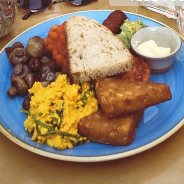 photo of Tell Your Friends Full English shared by @jessiemaefaulkner on  25 Dec 2019 - review