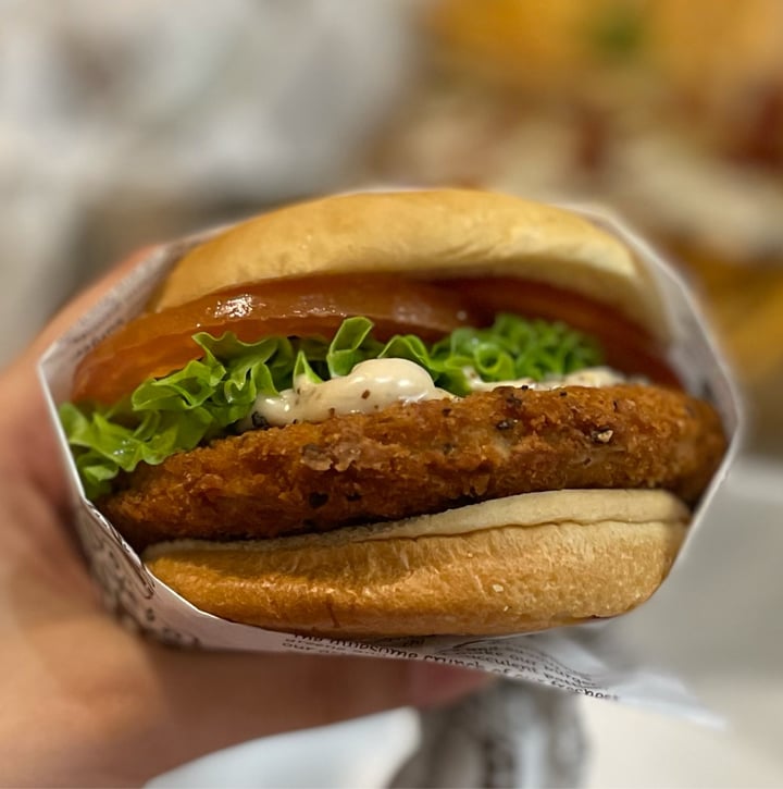 photo of VeganBurg Singapore Cracked Mayo Burger shared by @pahulnotpaul on  13 Dec 2021 - review