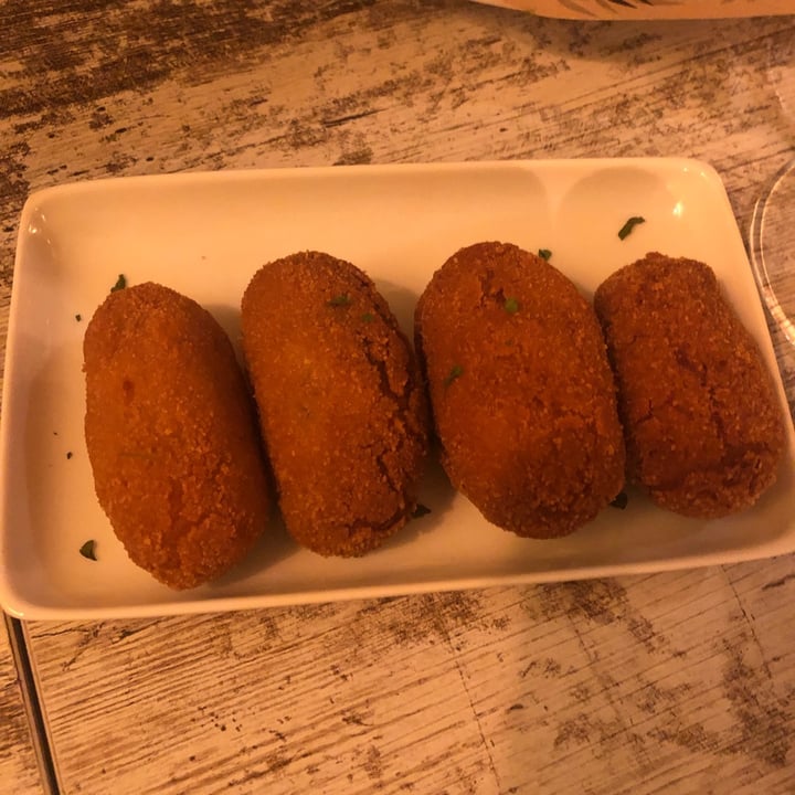 photo of El Jardí Croquetas Variadas shared by @canelitolluna on  04 Jun 2022 - review