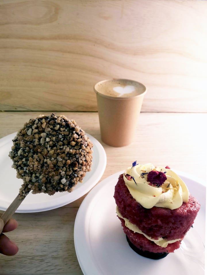 photo of Chök The Chocolate Kitchen Red Velvet Cupcake with Almond-Orange cream shared by @samyuktakartik on  27 Oct 2018 - review