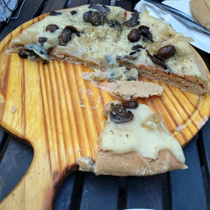 photo of Hevalê Cocina Vegana y Vegetariana (Ahora Sattva es Hevalê) Pizza de Champiñones shared by @catoyuvone12742148 on  30 Aug 2021 - review
