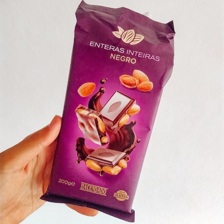 review photo of Hacendado Chocolate extrafino negro con almendras enteras shared by @veganhumanok on 27 Aug 2021 - review