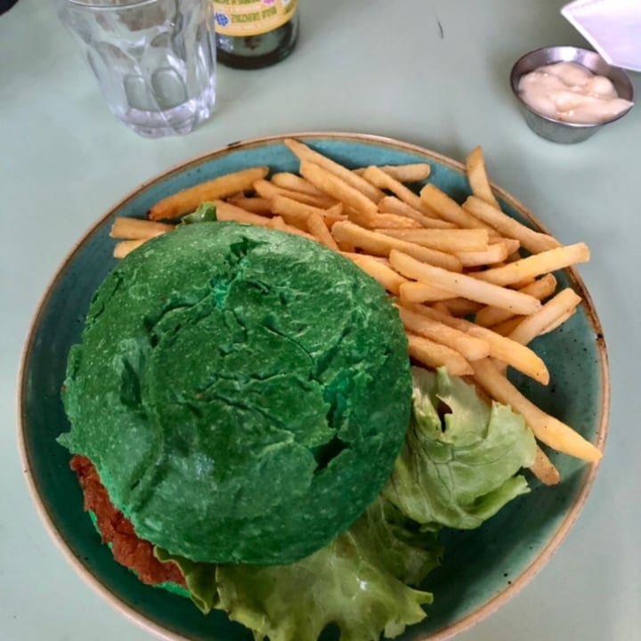 photo of Avo Brothers This isn’t Chicken Burger & fries shared by @ginevrafigini on  25 Oct 2021 - review