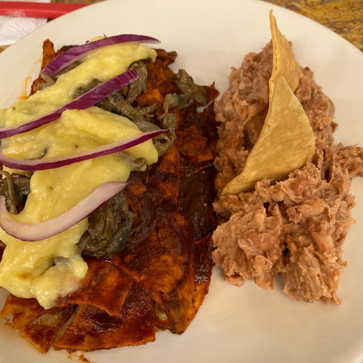 photo of Café Jardín Laureles Chilaquiles rojos shared by @unidad-animal on  19 Jul 2020 - review