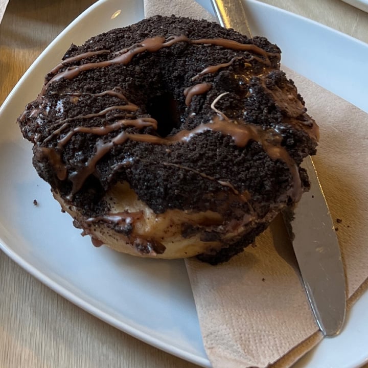 photo of Considerit Oreo doughnut shared by @davidgarciag on  28 Nov 2022 - review