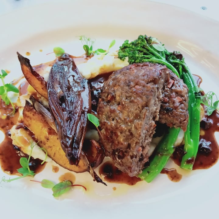 photo of Jamie's Italian Ultimate Steak & Mash shared by @veganspicegirl on  24 Jan 2021 - review