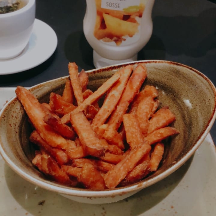 photo of Hans Im Glück German Burgergrill | Singapore VIVO CITY Sweet Potato Fries shared by @hiiamyulin on  12 Apr 2021 - review