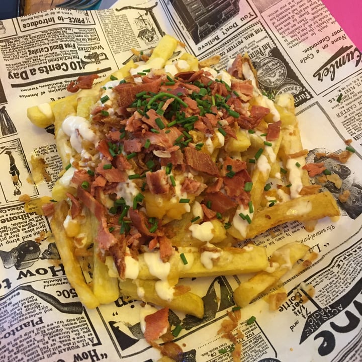 review photo of Freedom Cakes Cheese Vacon Fries shared by @rociopadrino2 on 03 May 2021 - review