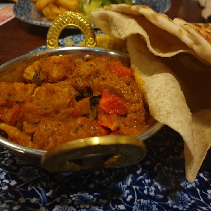 photo of The Crowborough Cross Mangalorean roasted cauliflower and spinach curry shared by @le-vegan-in-france on  12 Nov 2021 - review