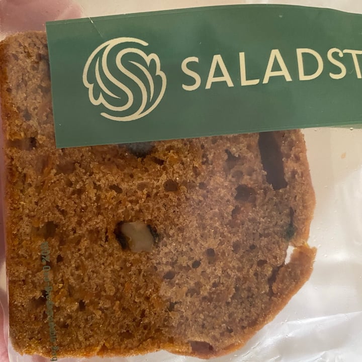 photo of SaladStop! Walnut raisin carrot cake shared by @culinaryworkout on  16 Oct 2020 - review