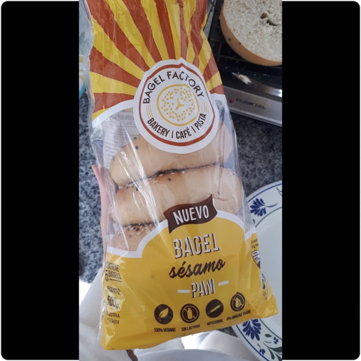 review photo of Bagel factory Bagel Sésamo shared by @anacechinel on 06 Oct 2020 - review