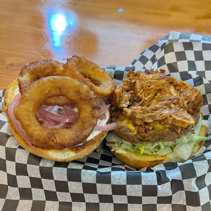 review photo of Fern Cafe and Bakery Put A Ring On It Burger shared by @rayna on 11 Mar 2022 - review