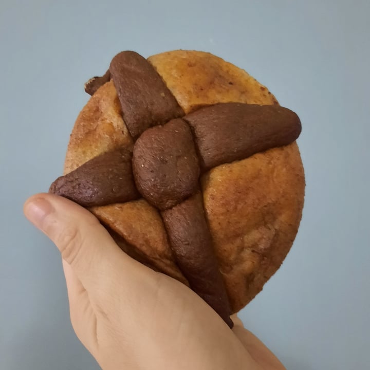 photo of Les Pompe Panadería Pan de muerto shared by @greasy-vegan on  22 Oct 2020 - review