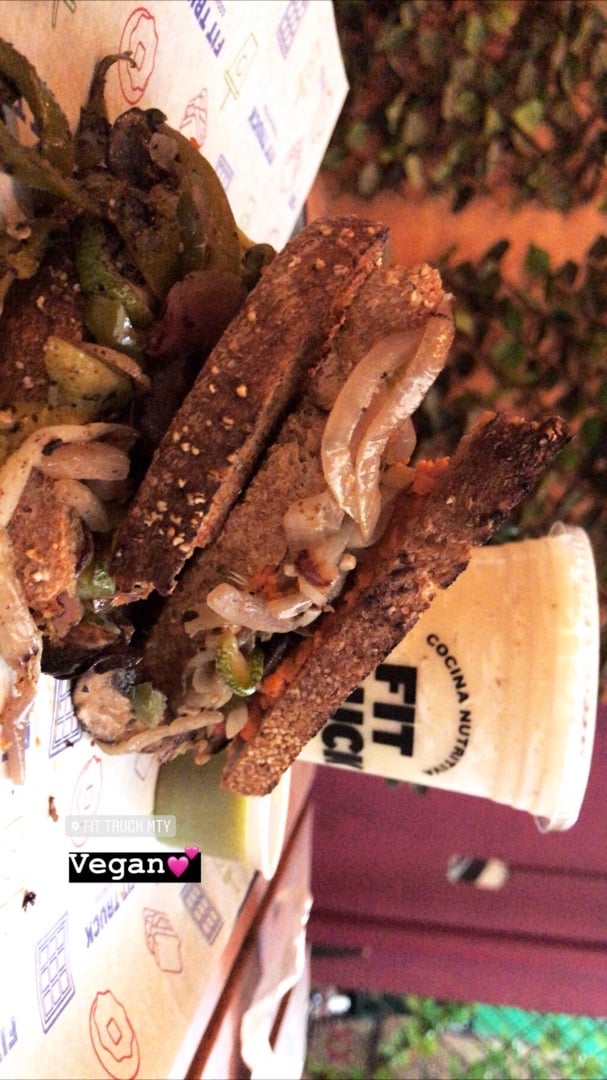 photo of Fit Truck Mty Sándwich Vegano Y Licuado De Proteína Con Plátano Y Peanut Butter shared by @anneth on  11 Dec 2019 - review