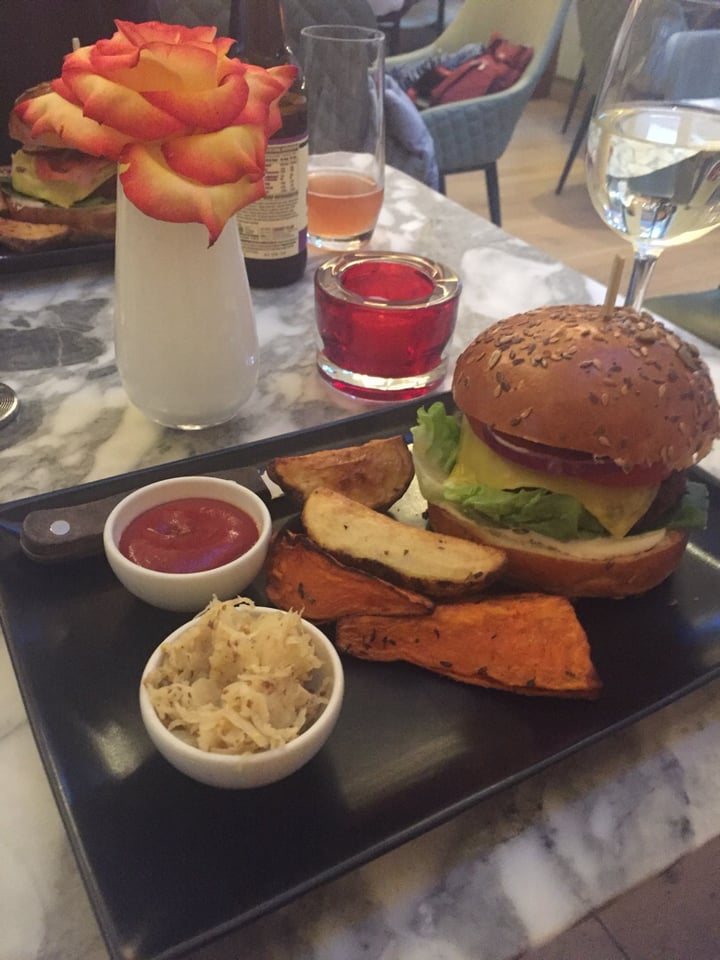 photo of Wulf & Lamb Wulf Burger shared by @lilycot on  06 Aug 2019 - review