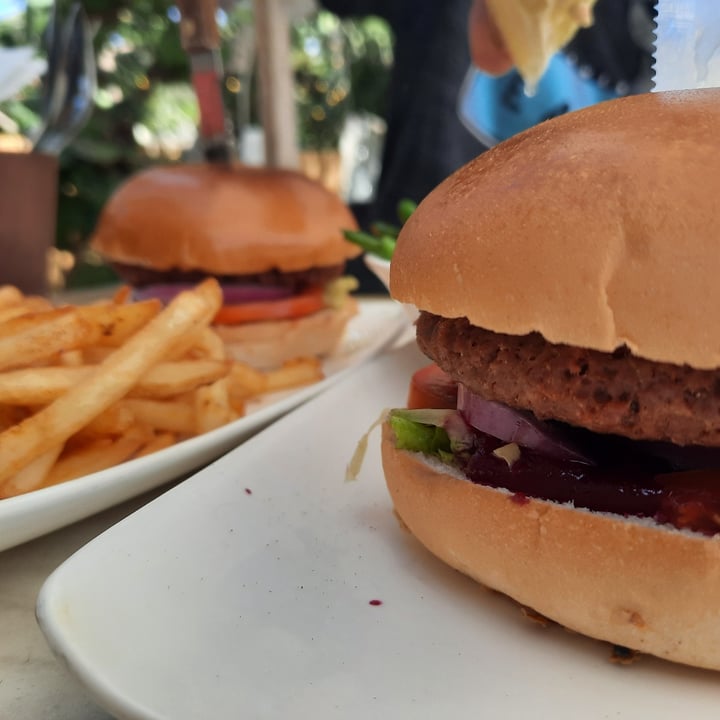 review photo of שולה בחצר - Shula המבורגר ביונד shared by @meitala on 17 Apr 2021 - review