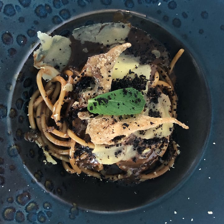 photo of Romeow Cat Bistrot Spaghetti all'aglio nero shared by @sabrinataroni on  16 Mar 2022 - review