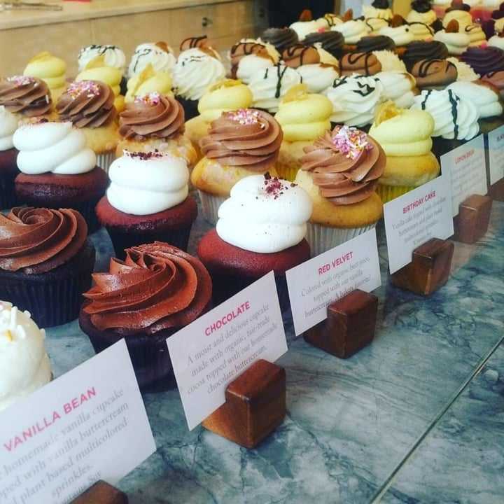photo of Kelly's Bake Shoppe Red Velvet Cupcake shared by @nativeflowerchild on  23 Apr 2020 - review