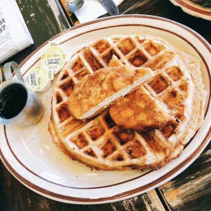 photo of Wayward Vegan Cafe Chick’un and Waffles shared by @mckennasegress on  29 Jan 2022 - review