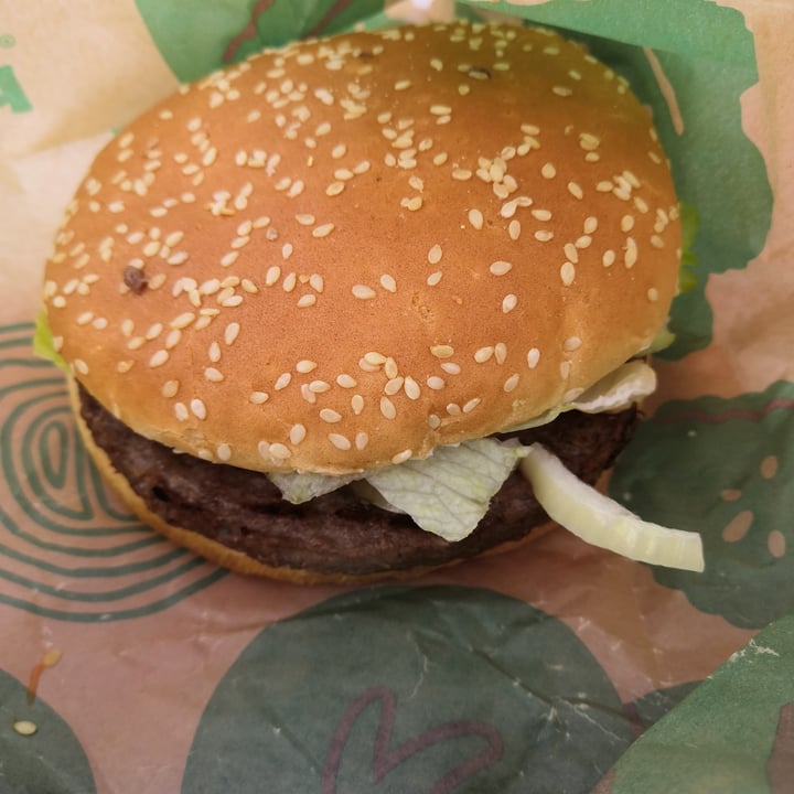 photo of Burger King Plant Based Whopper shared by @pigsarecutex on  27 Jan 2022 - review