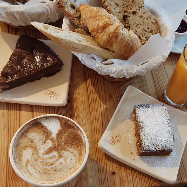 review photo of Le Pain Quotidien Budín vegano de zanahoria shared by @lesliepainceira on 19 Feb 2022 - review