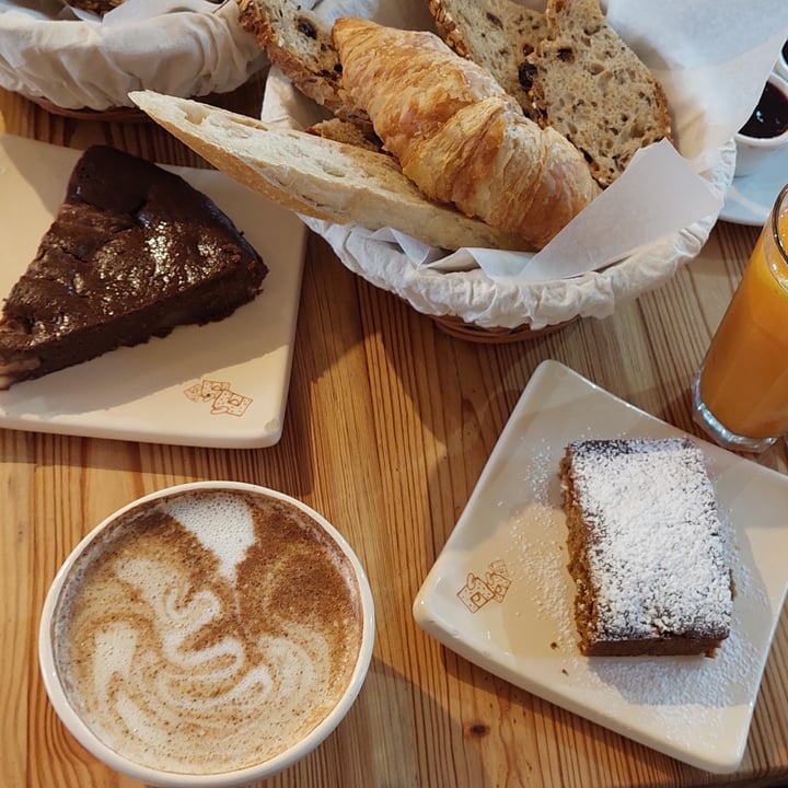 photo of Le Pain Quotidien Budín vegano de zanahoria shared by @lesliepainceira on  19 Feb 2022 - review