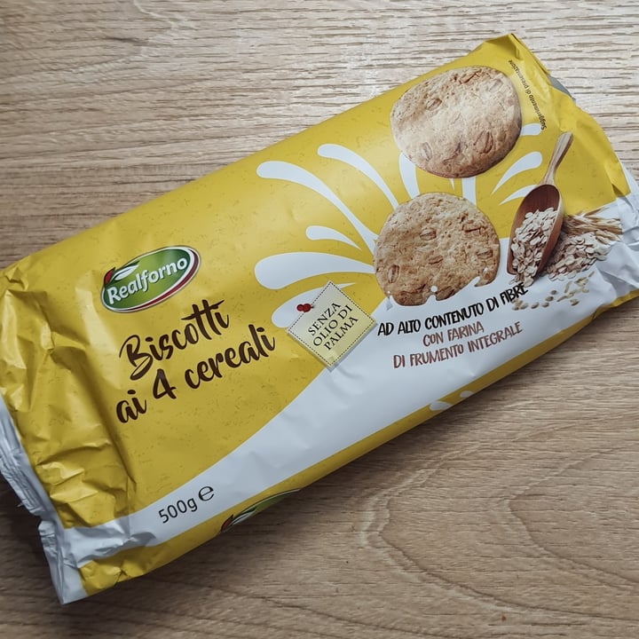 photo of Realforno Biscotti Ai Quattro Cereali shared by @airaligoesveg on  22 Apr 2022 - review