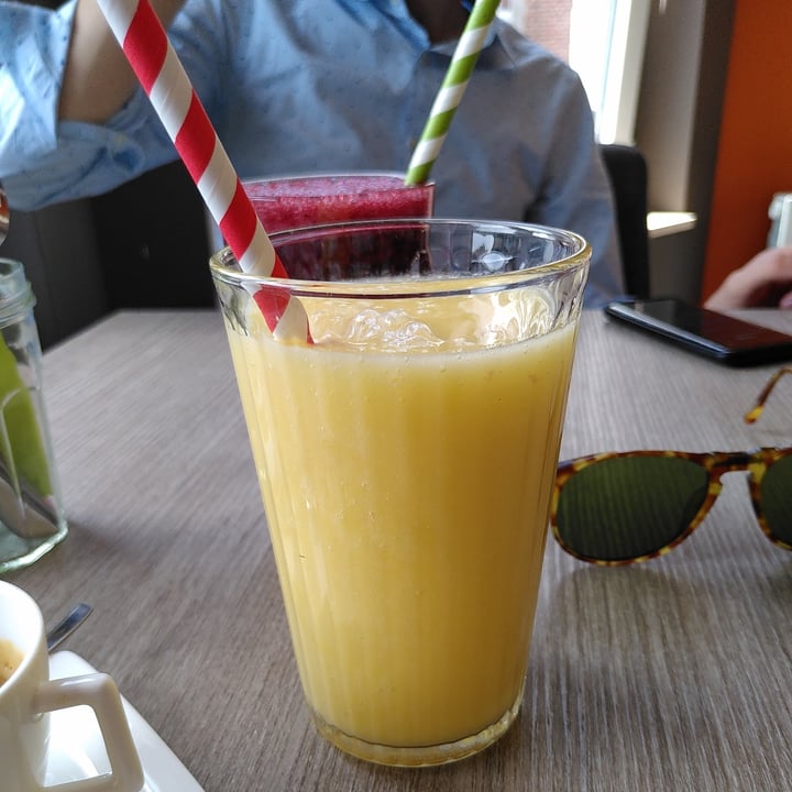 photo of Côté Sax tea room & breakfast Smoothie shared by @maffi1810 on  17 May 2022 - review