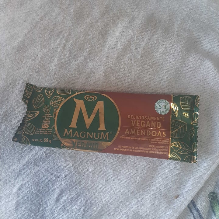 photo of Magnum Magnum Vegan Almond shared by @joanajardim on  19 Aug 2021 - review