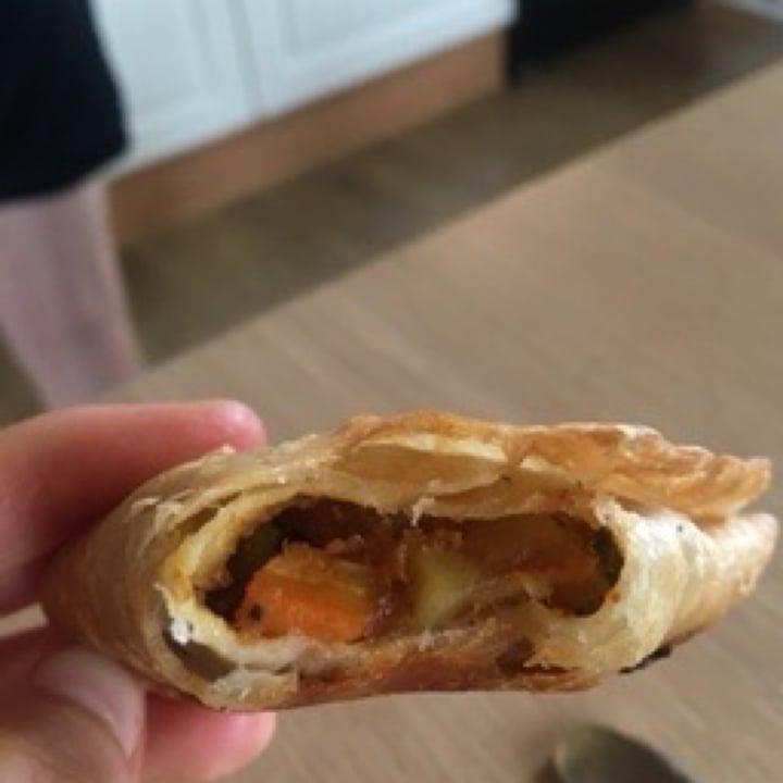 review photo of Gazebo cuisine Vegetable Samosas shared by @chazzybeanxo on 18 Aug 2020 - review