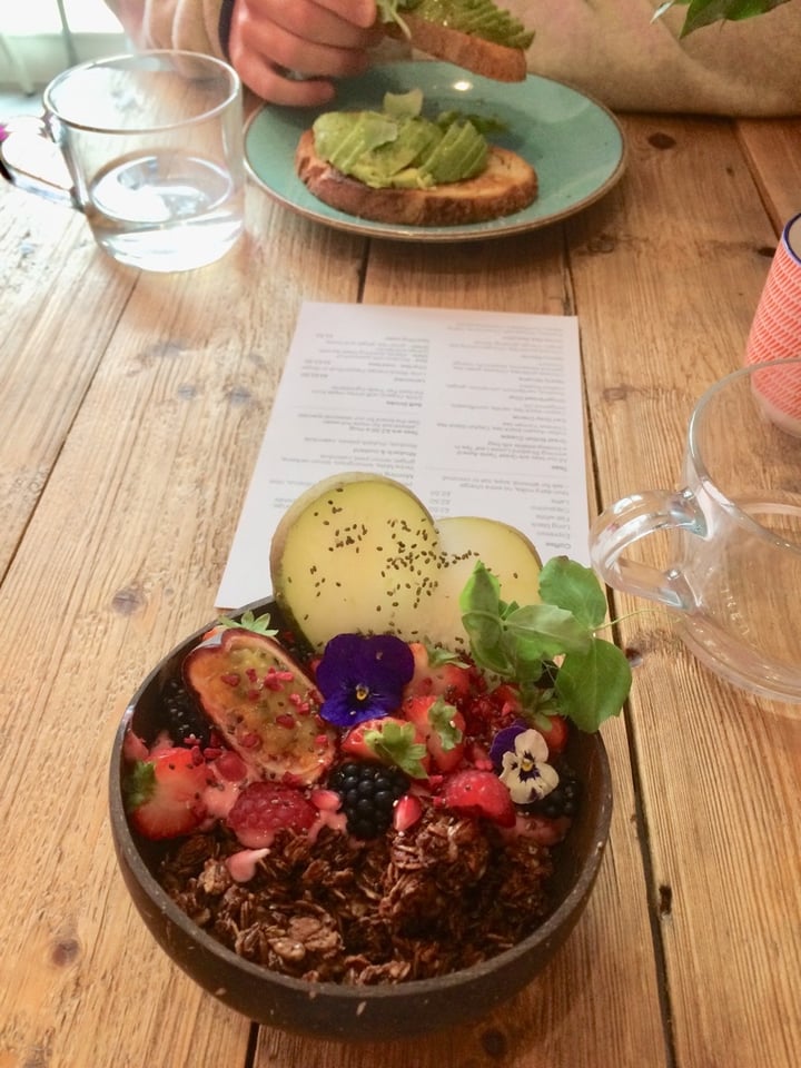 photo of Pom Kitchen Homemade Granola shared by @rhiannamann on  14 Oct 2019 - review